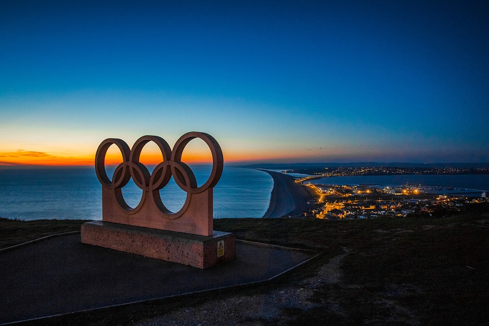 Portland olympic rings, horizon & city scene